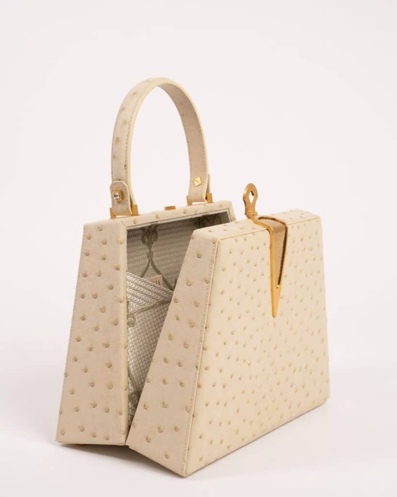 Dettaglio Trapèze borsa in pelle di struzzo