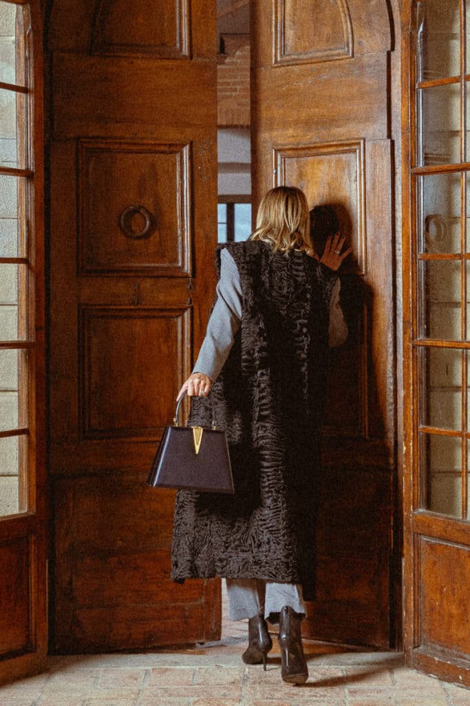 Borsa a mano dal design unico geometrico e moderno, accessorio di alta moda